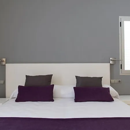 Apartamentos Proa - Emar Hotels Only Adults Es Pujols Quarto foto