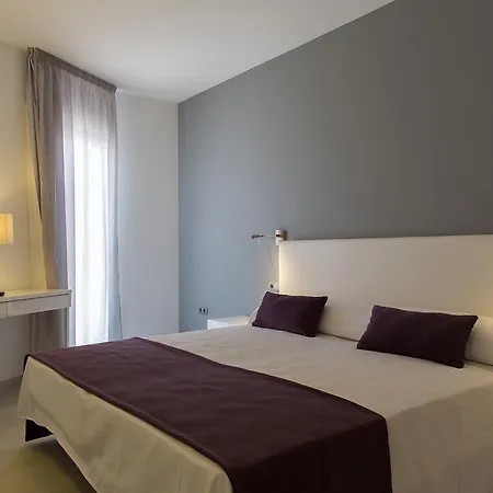 Apartamentos Proa - Emar Hotels Only Adults Es Pujols Quarto foto